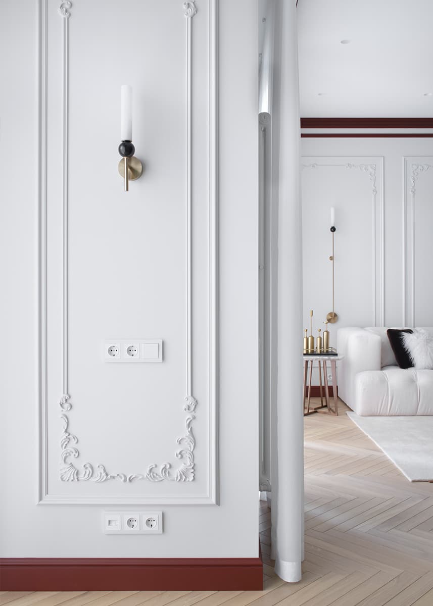 Умиротворяющий интерьер квартиры с акцентным санузлом и цветными молдингами — проект студии Pinterios