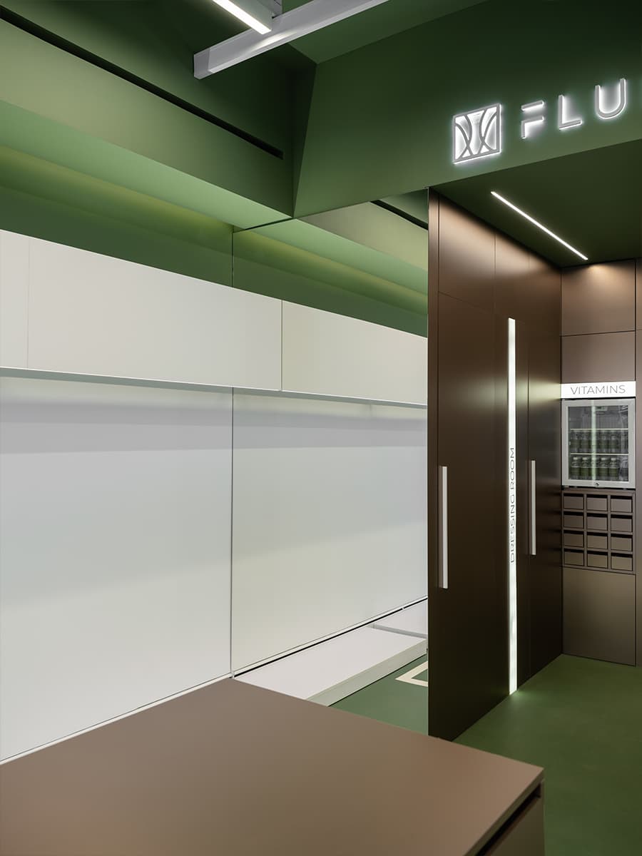 Переосмысление эстетики теннисных кортов в интерьере магазина спортивной одежды — проект Александры Бурмистровой