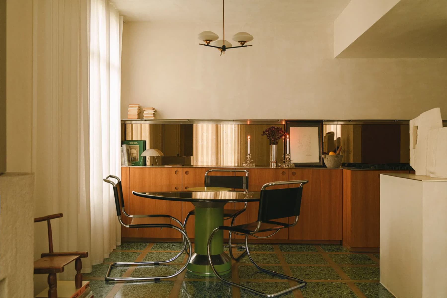 Тонкая материальность в интерьере небольшого парижского коттеджа — проект бюро Geiger & Hijlkema