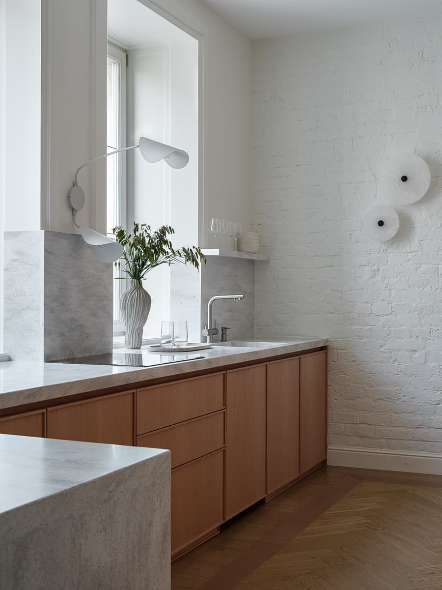 Воздушная квартира с открытым балконом и видом на центр Москвы — проект Кати Гербер