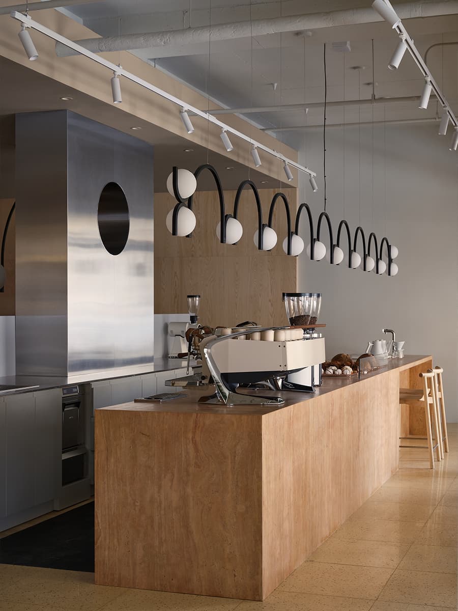 Авторские светильники и внимание к деталям в интерьере петербургской кофейни — проект Le Atelier