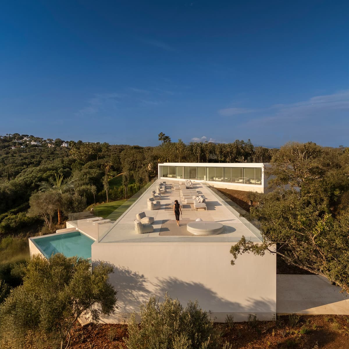 Fran Silvestre Arquitectos построили виллу со смотровой террасой на южном побережье Испании