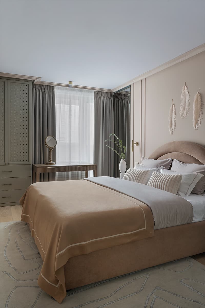 Гибкие формы и бархатистые текстуры в красочном интерьере квартиры — проект Маргариты Посуховой