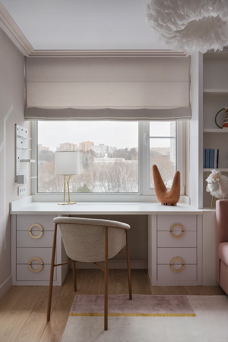 Гибкие формы и бархатистые текстуры в красочном интерьере квартиры — проект Маргариты Посуховой