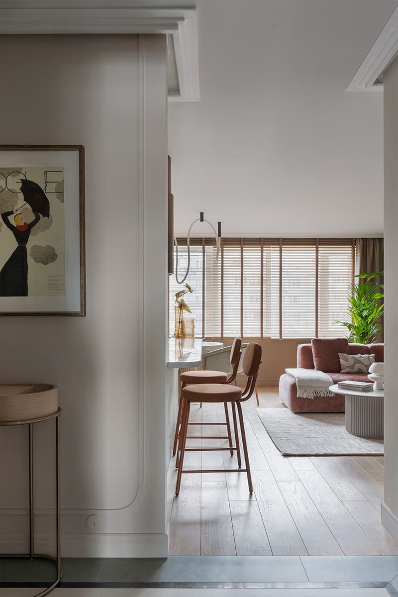 Гибкие формы и бархатистые текстуры в красочном интерьере квартиры — проект Маргариты Посуховой