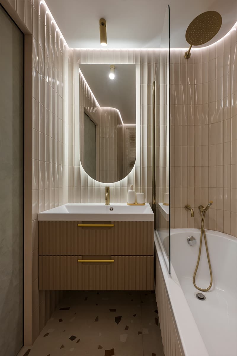 Гибкие формы и бархатистые текстуры в красочном интерьере квартиры — проект Маргариты Посуховой