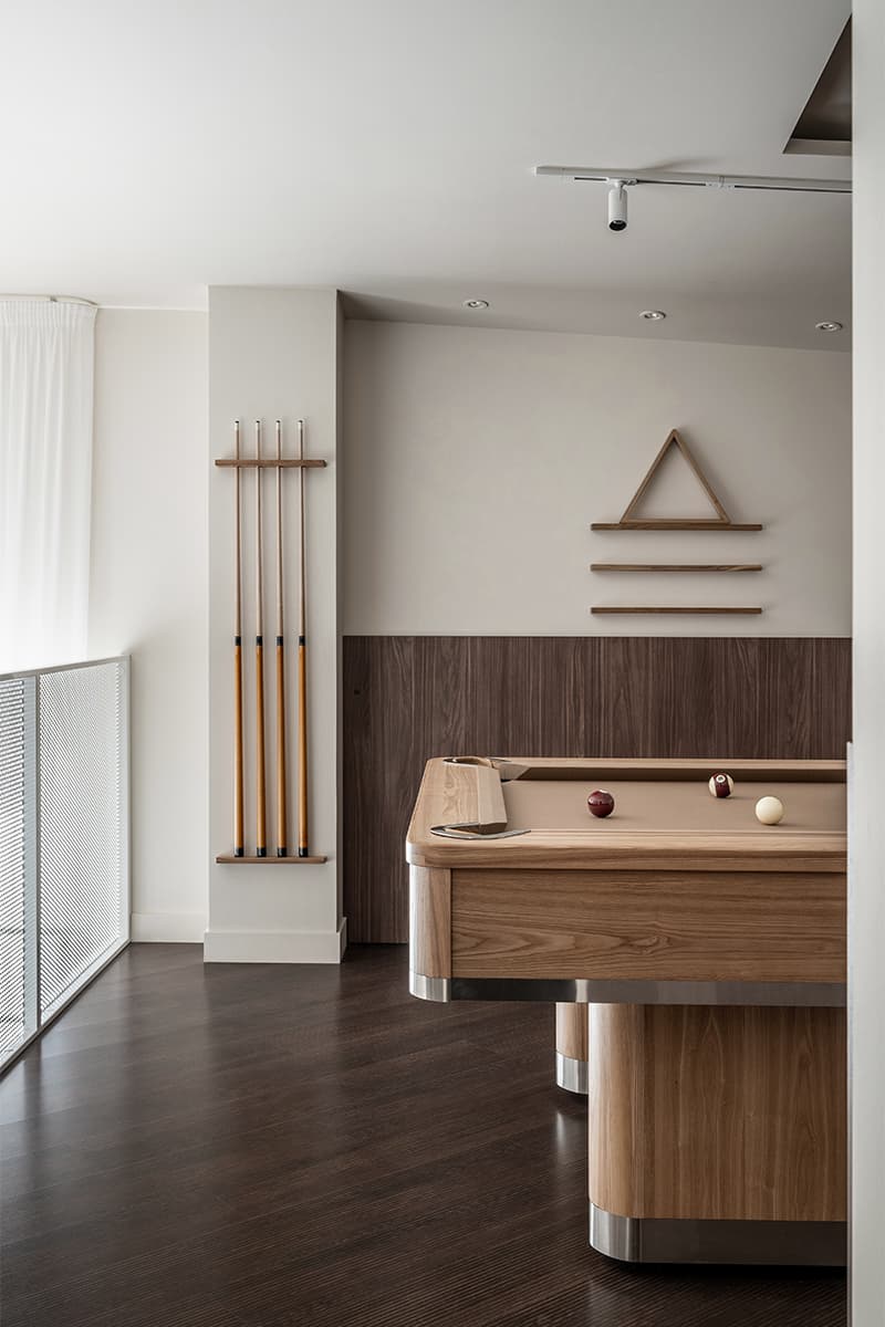 Элегантный интерьер пентхауса с бильярдной в центре Москвы — проект дизайн-студии ММ interior