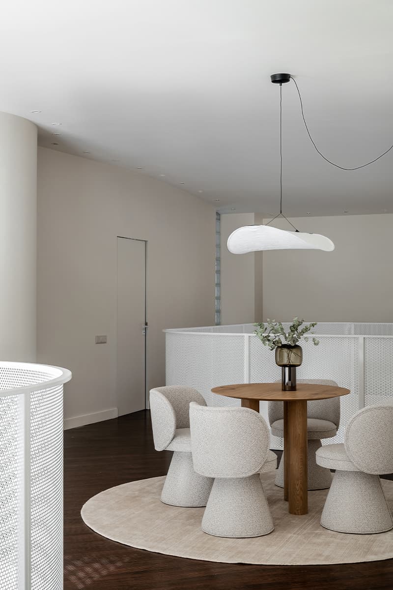 Элегантный интерьер пентхауса с бильярдной в центре Москвы — проект дизайн-студии ММ interior