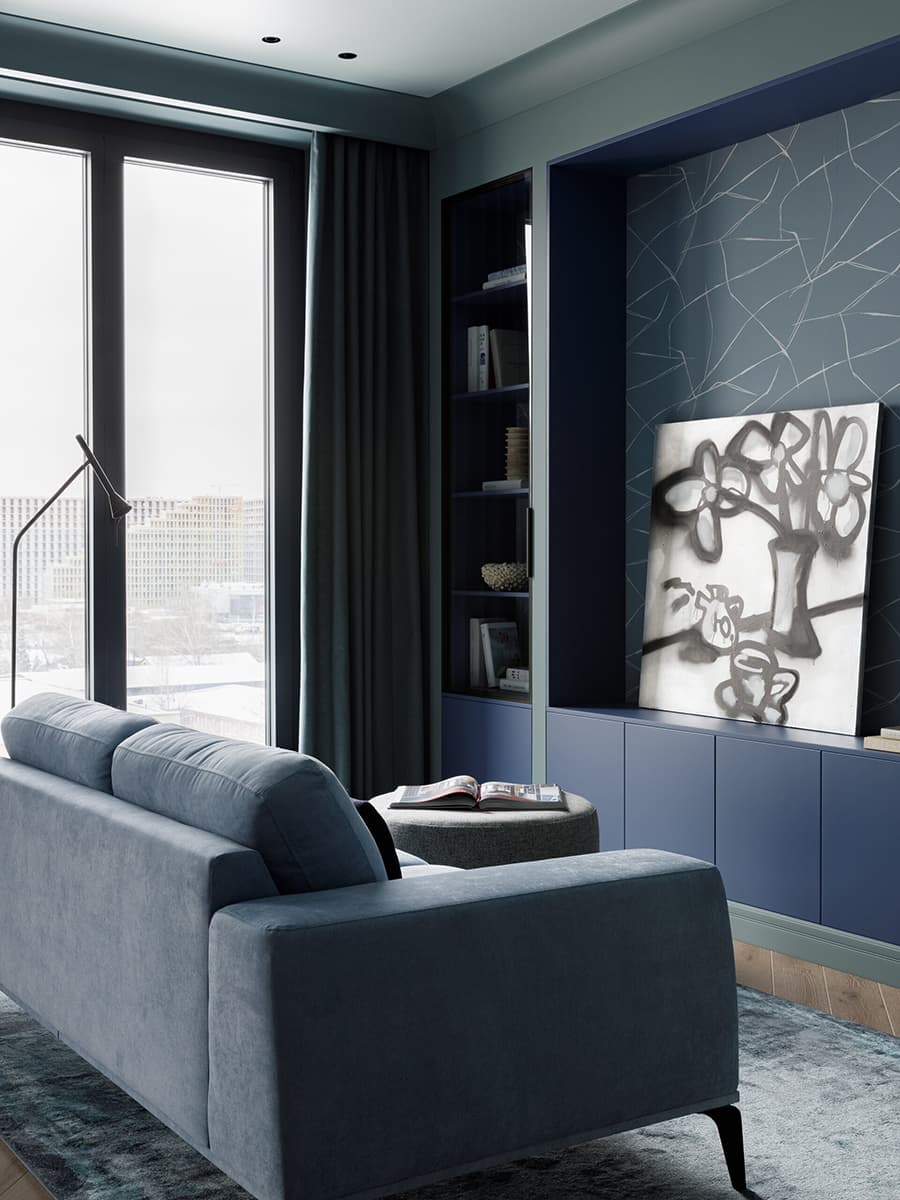 Глубокие синие тона в интерьере красочной квартиры с предметами искусства — проект Юлии Очкал и Натальи Ленинцевой