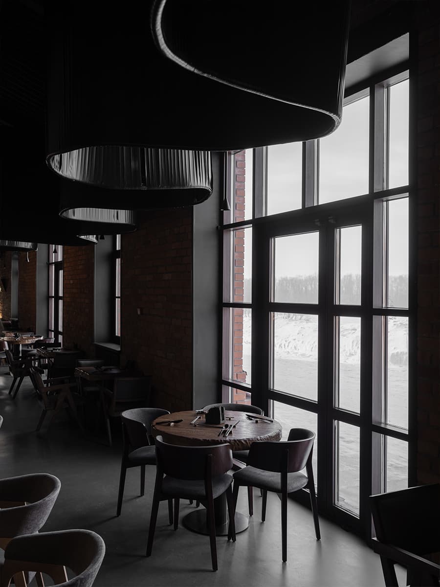 Драматичный интерьер ресторана с японским характером — проект Design Studio MAKET