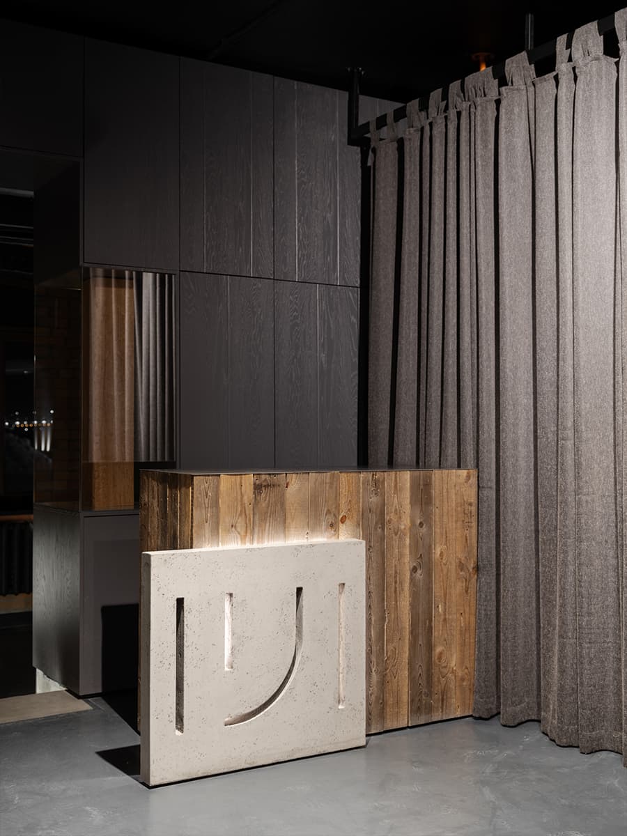 Драматичный интерьер ресторана с японским характером — проект Design Studio MAKET