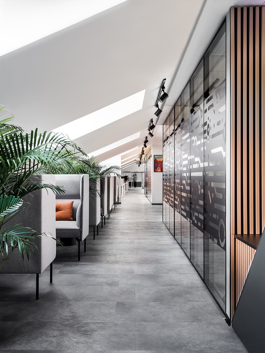 Баланс уюта и строгости в эффектном интерьере офиса московской IT-компании — проект Светланы Вахтиной