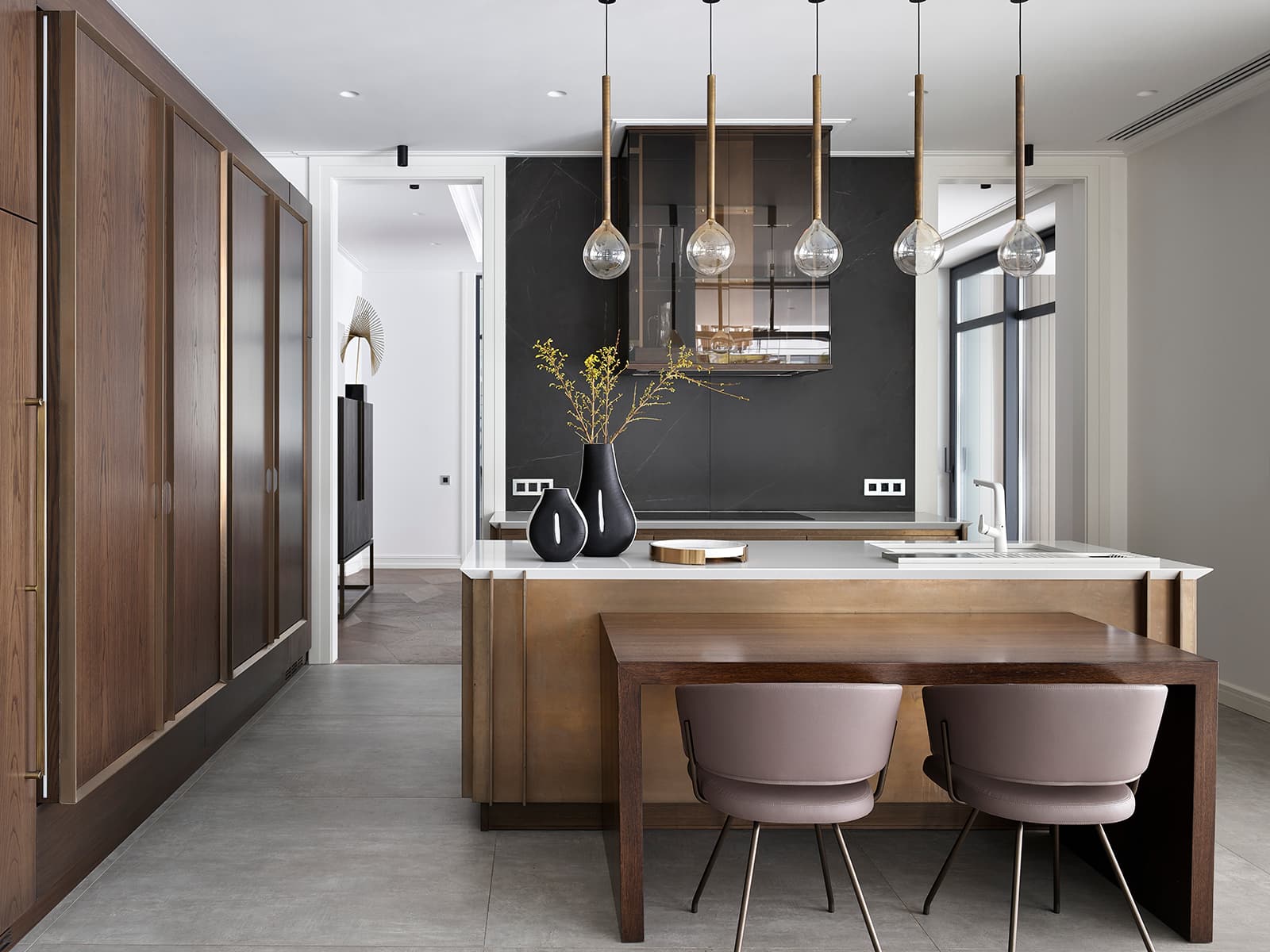 Натуральный камень в светлом и воздушном интерьере просторной виллы — проект дизайн-студии ARTHALL