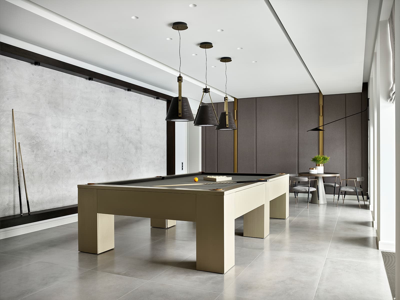 Натуральный камень в светлом и воздушном интерьере просторной виллы — проект дизайн-студии ARTHALL