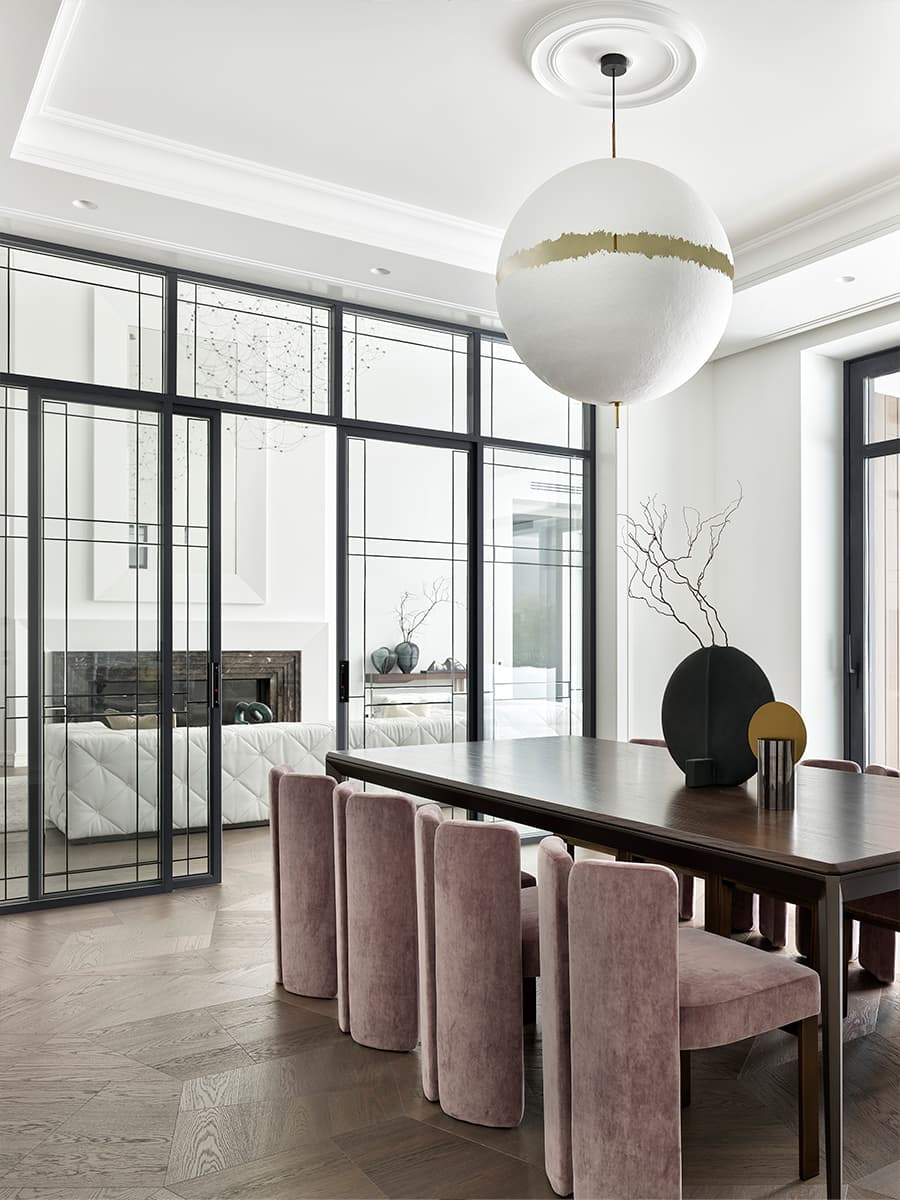 Натуральный камень в светлом и воздушном интерьере просторной виллы — проект дизайн-студии ARTHALL w3