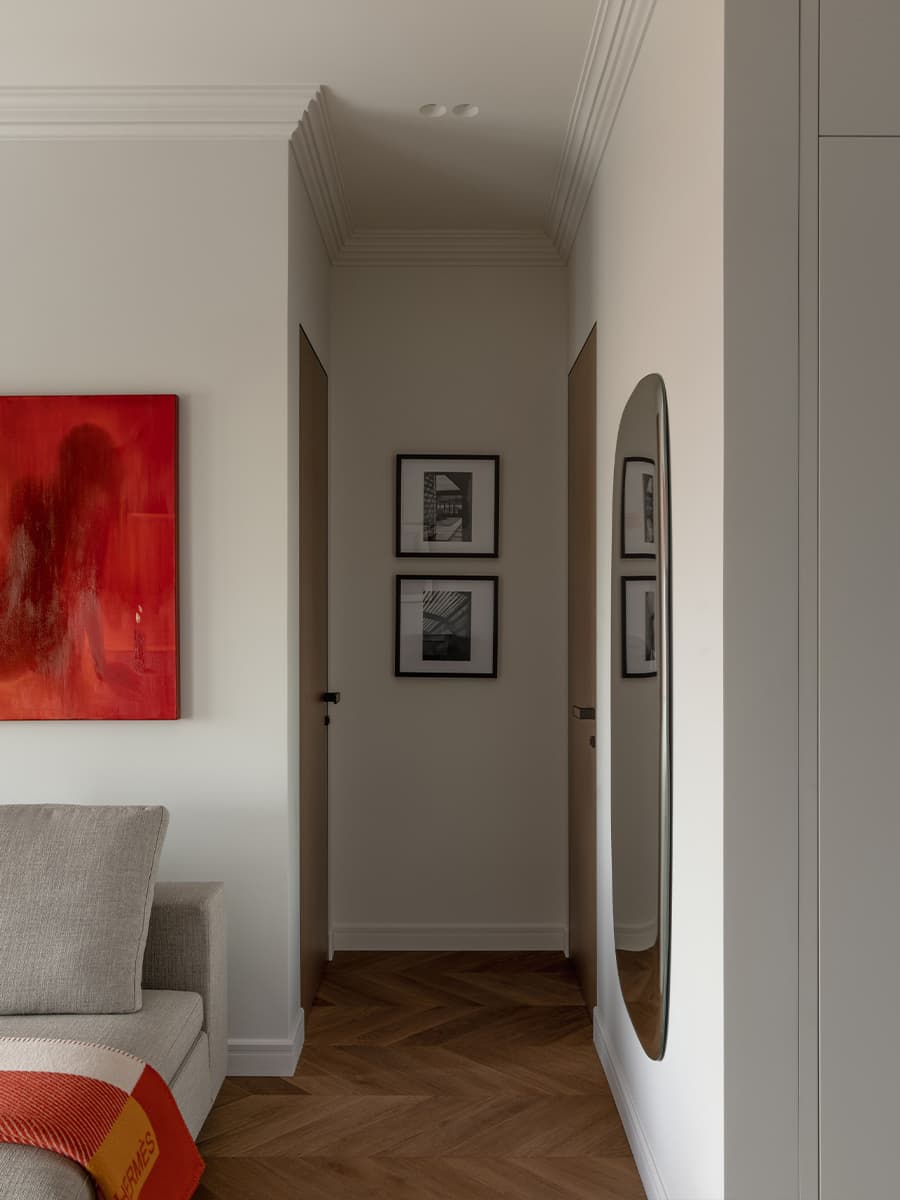 Интерьер отпускной квартиры с акцентами в фирменном оттенке Hermès — проект ADDAtelier