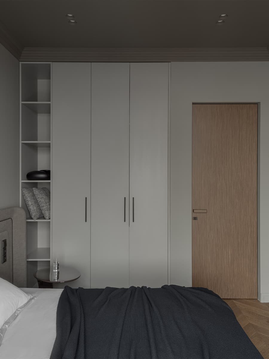 Интерьер отпускной квартиры с акцентами в фирменном оттенке Hermès — проект ADDAtelier