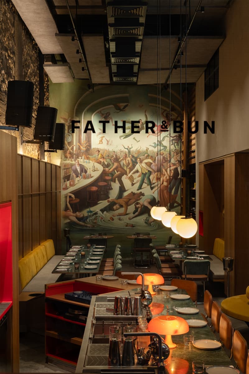 Грубый камень и яркие предметы мебели в интерьере ливанского ресторана — проект Atelier130