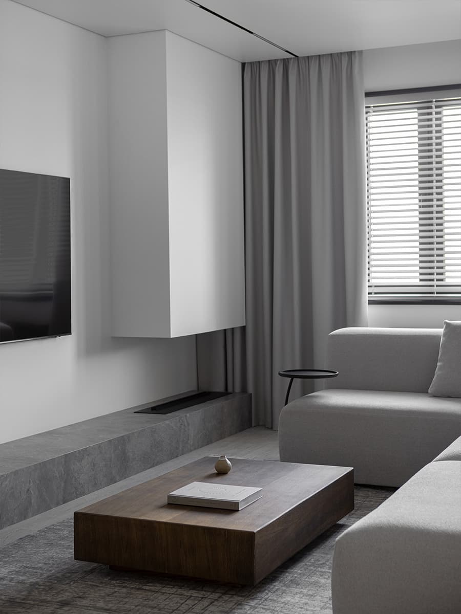 Монохромный интерьер минской квартиры без визуального шума — проект Анны Романчик