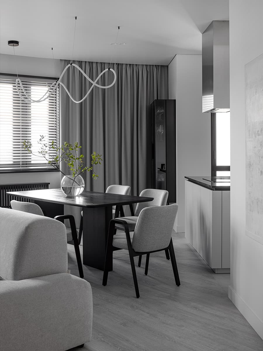 Монохромный интерьер минской квартиры без визуального шума — проект Анны Романчик