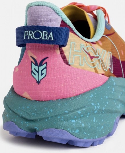 Яркая коллаборация Studio Proba и Hoka