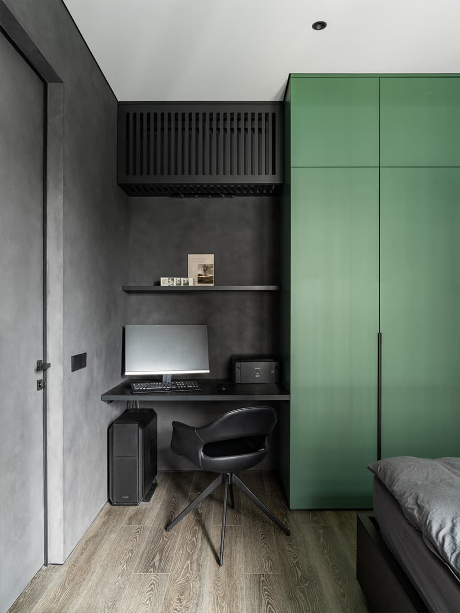 Серые и изумрудные оттенки в интерьере квартиры для пары — проект Артема Алексеева