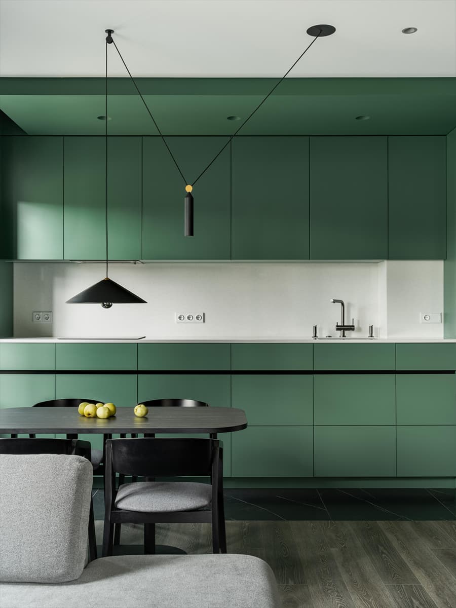 Серые и изумрудные оттенки в интерьере квартиры для пары — проект Артема Алексеева