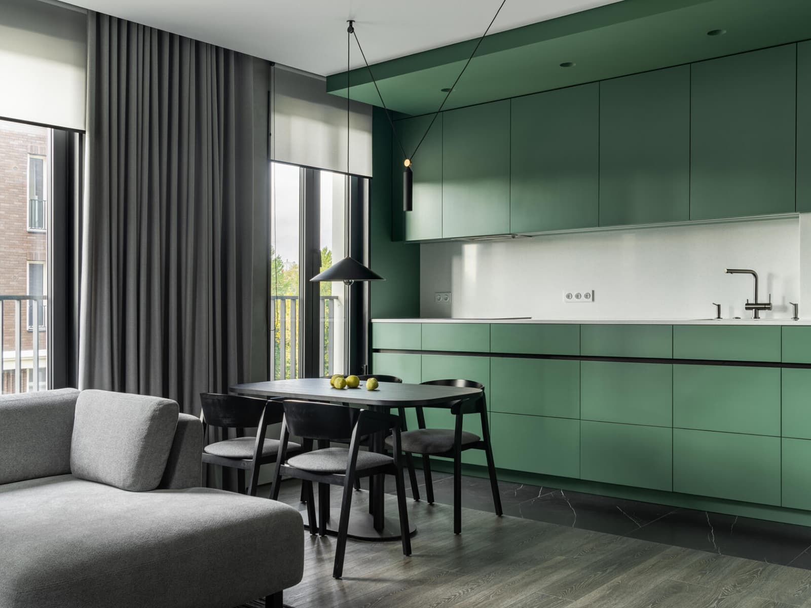Серые и изумрудные оттенки в интерьере квартиры для пары — проект Артема Алексеева