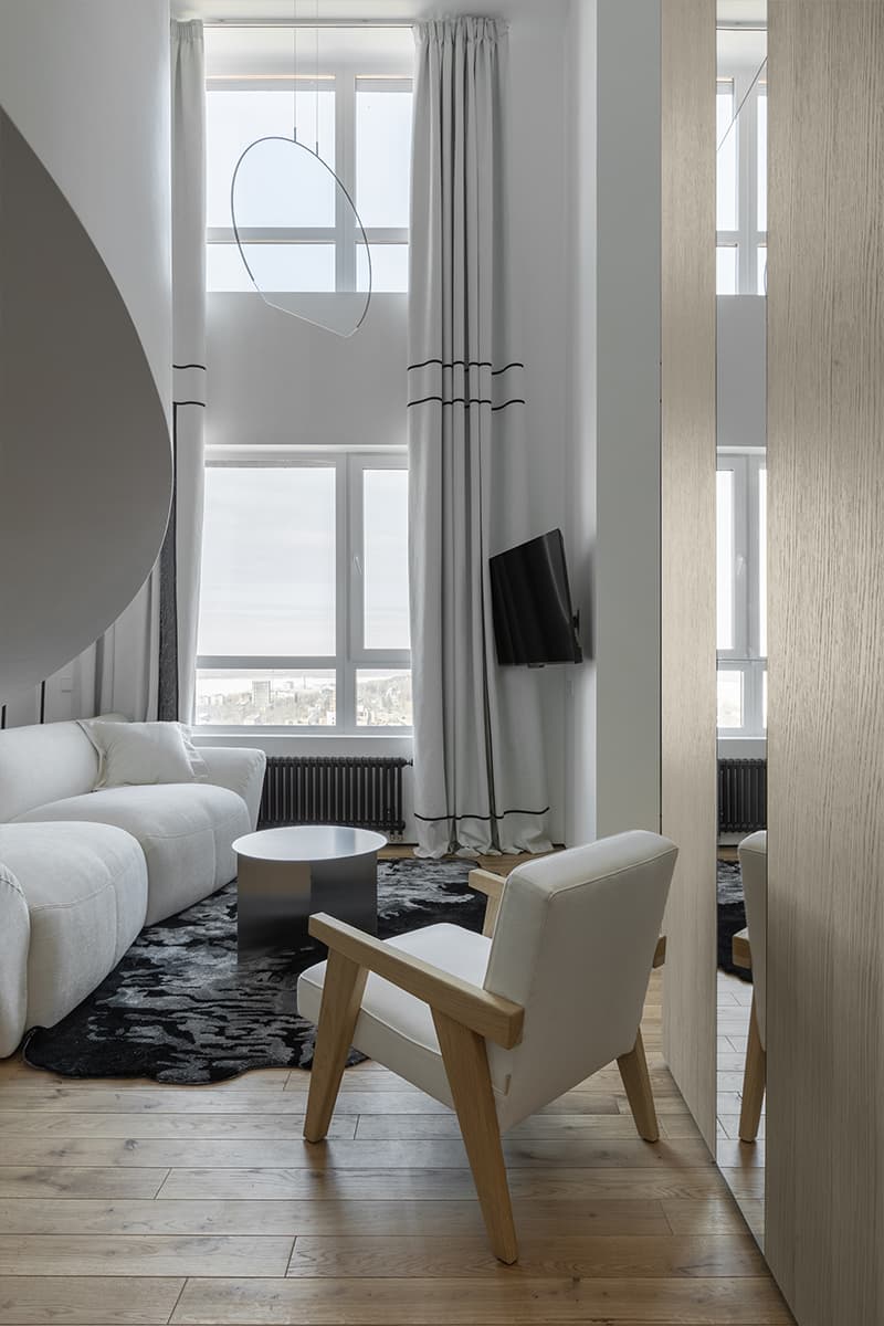 Винтовая лестница и оригинальный мастер-блок в двухуровневой квартире — проект студии Ego Design