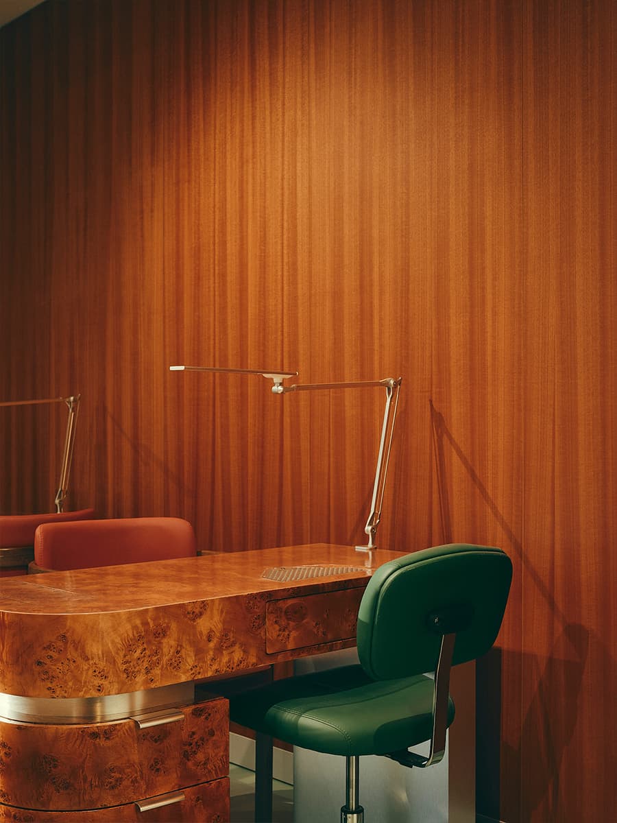 Контрастный микс материалов в интерьере салона красоты — проект Екатерина Рыбалко