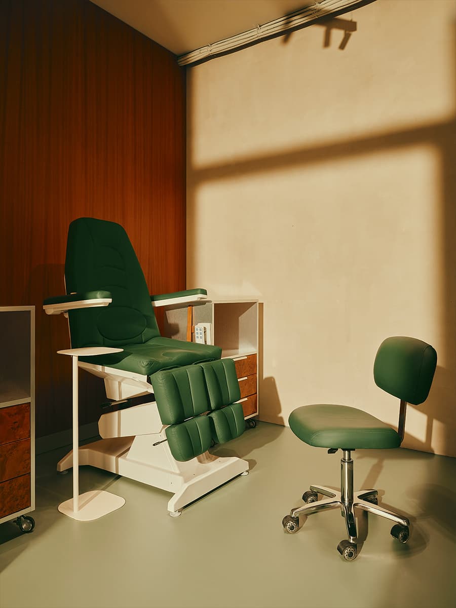 Контрастный микс материалов в интерьере салона красоты — проект Екатерина Рыбалко