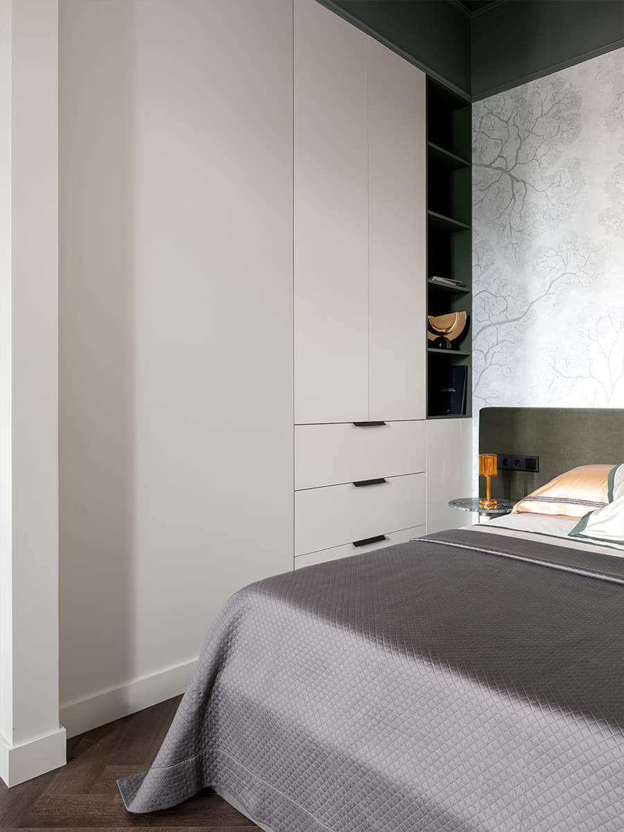 Деревянные оконные откосы и природные тона в небольшой квартире — проект Евгении Заболоцкой