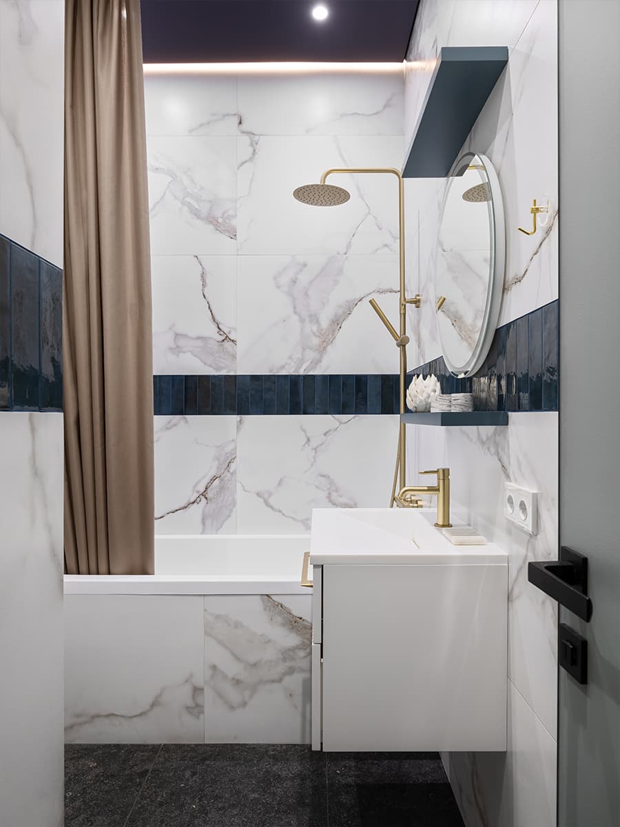 Деревянные оконные откосы и природные тона в небольшой квартире — проект Евгении Заболоцкой