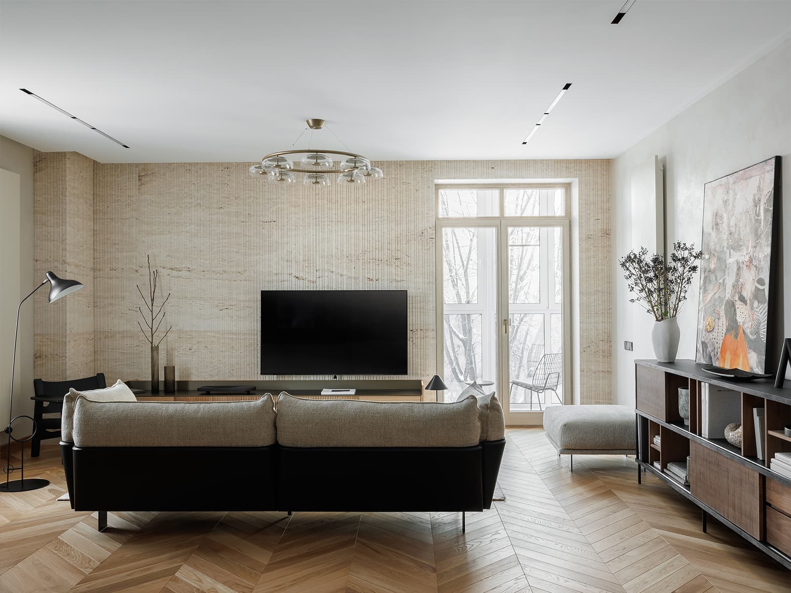 Бесшовные обои и итальянская мебель в светлом интерьере квартиры — проект Ольги Фокиной