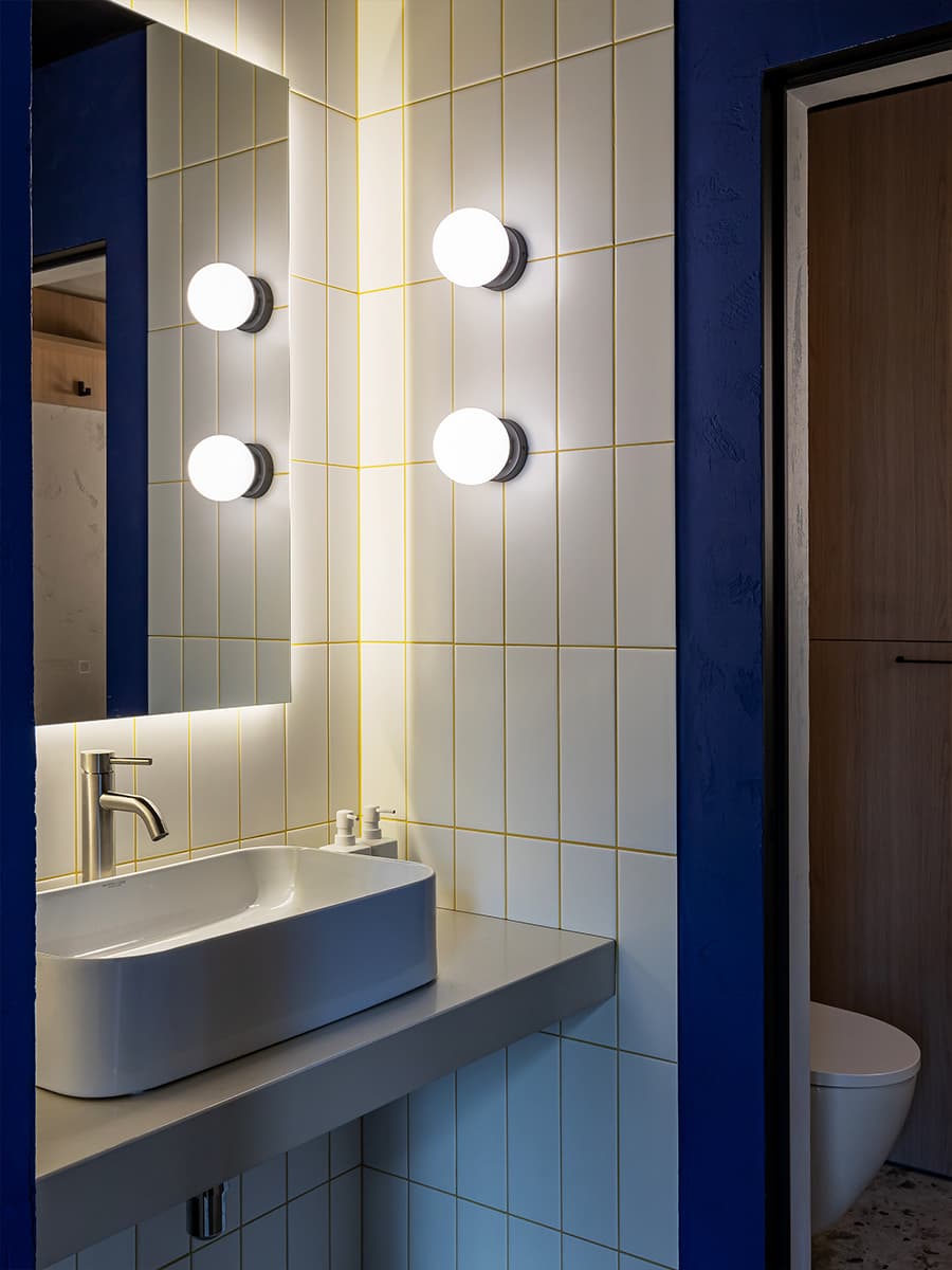 Красочный интерьер небольшого кафе в Минске — проект Натальи Знахарчук