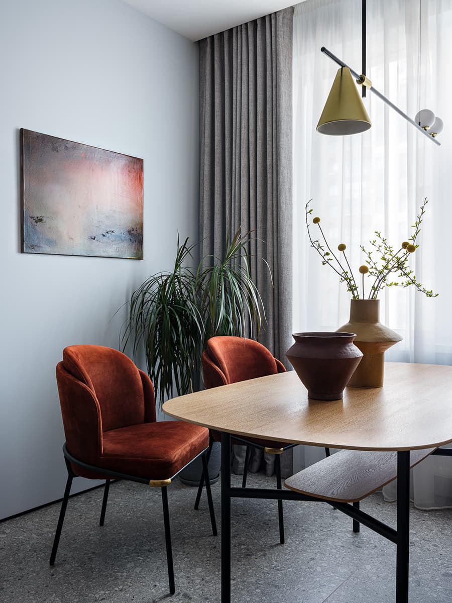 Терракотовые акценты в интерьере небольшой квартиры — проект студии Poshinteriors