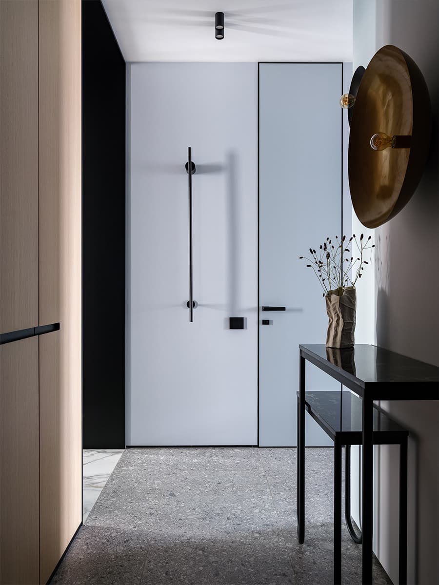 Терракотовые акценты в интерьере небольшой квартиры — проект студии Poshinteriors