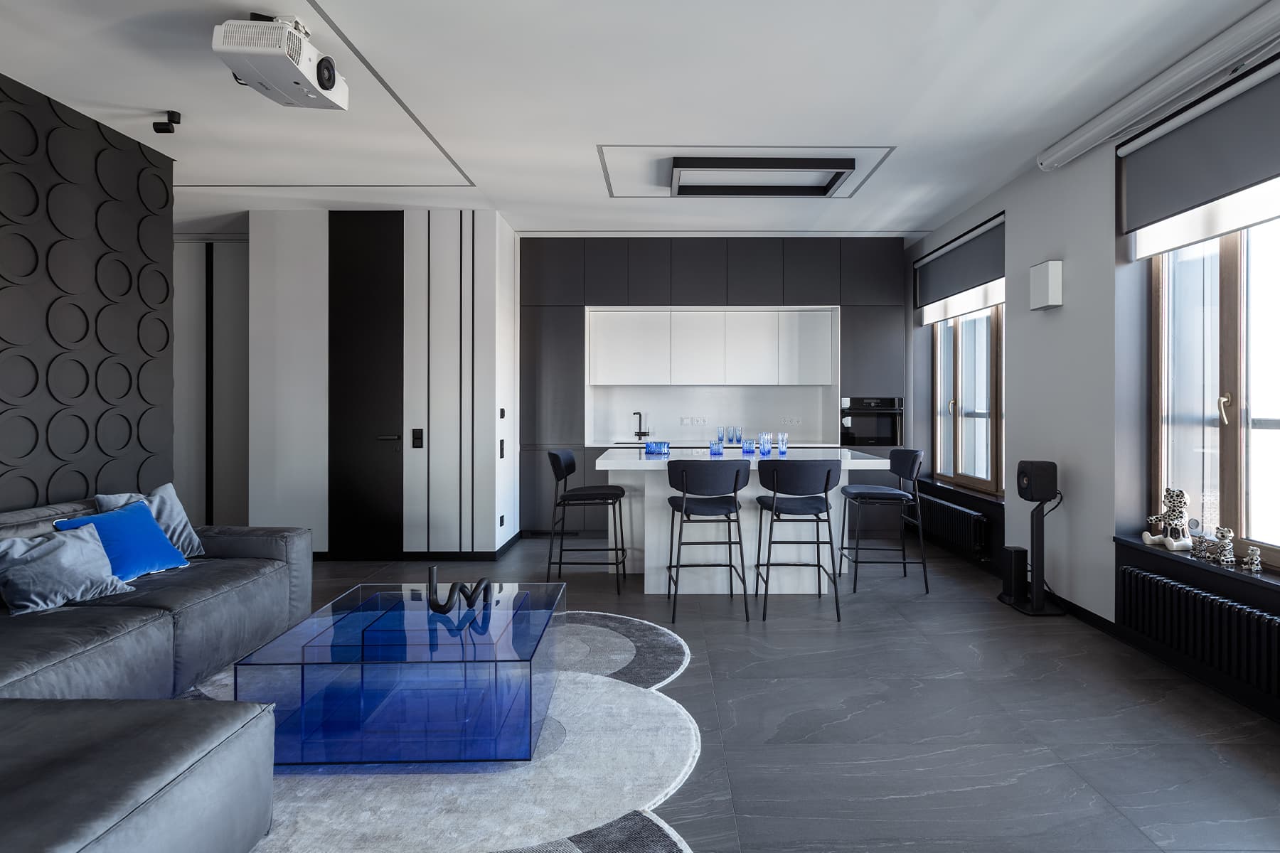 Голубое стекло и ощущение воздуха в современном интерьере для студента — проект design studio Galitarova