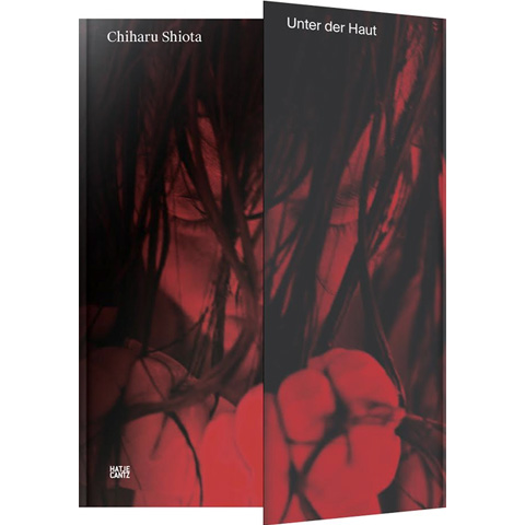 «Под кожей»: первая монография работ Тихару Сиоты