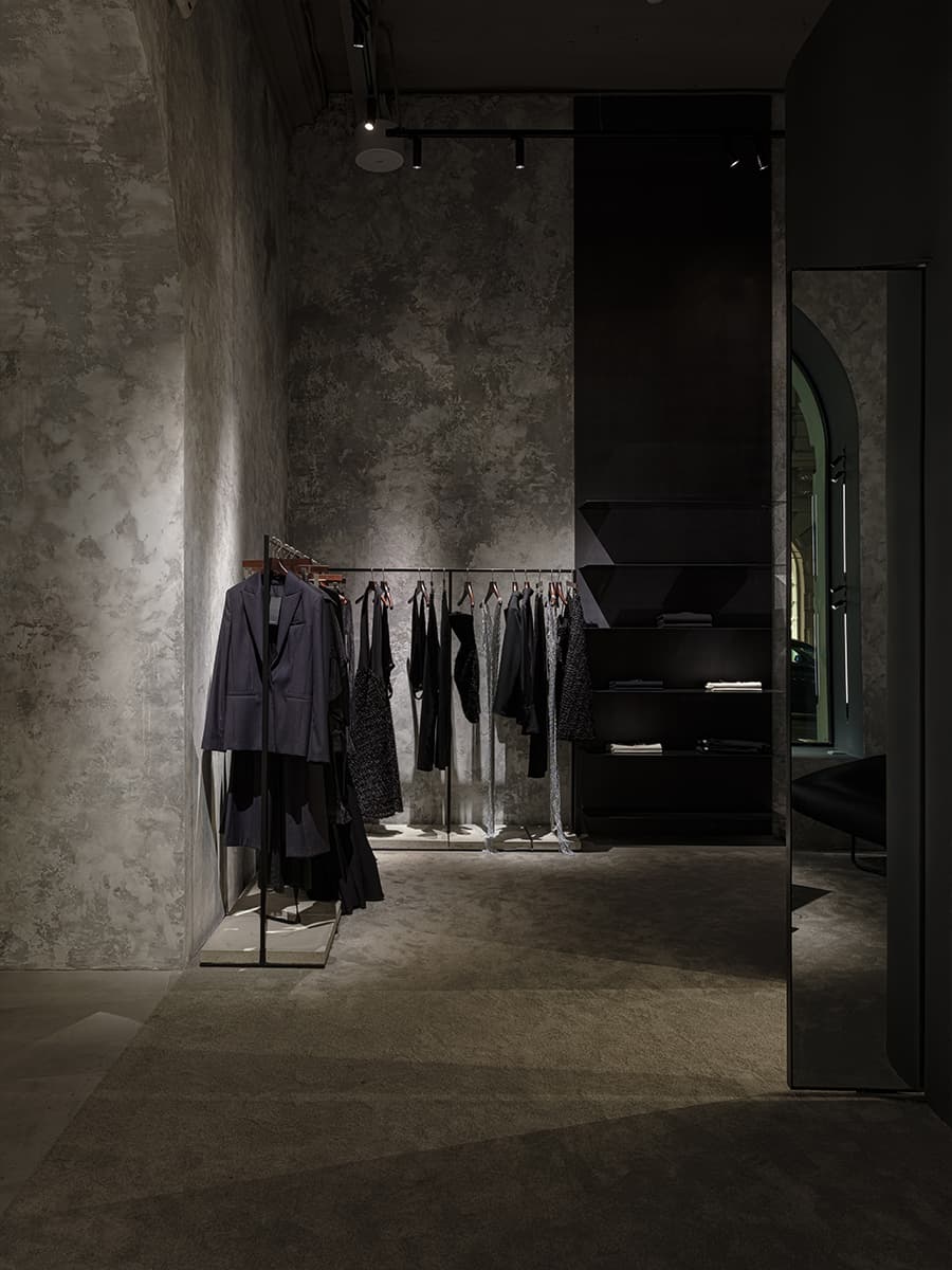 Таинственный дух итальянских палаццо в бутике одежды — проект Валерии Гореловой и бюро The VIEW