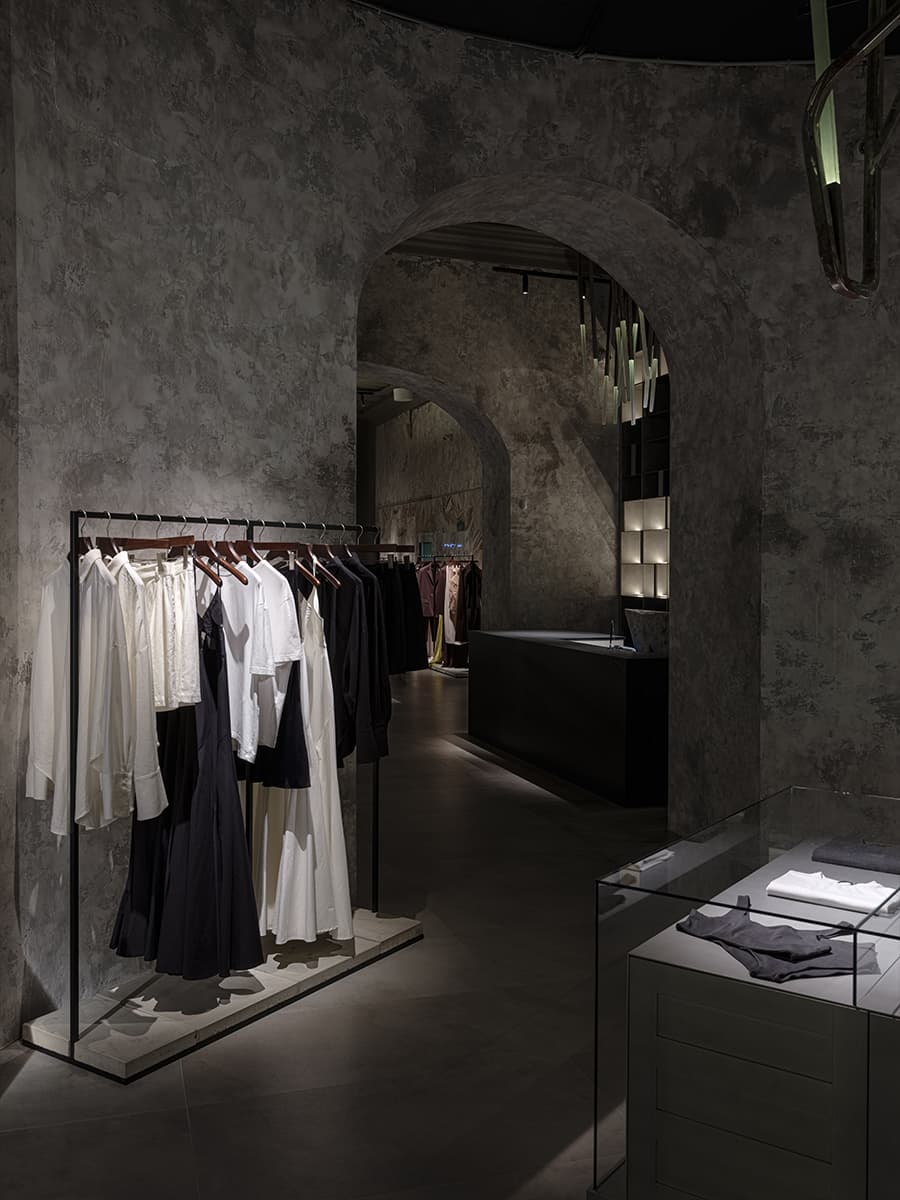 Таинственный дух итальянских палаццо в бутике одежды — проект Валерии Гореловой и бюро The VIEW