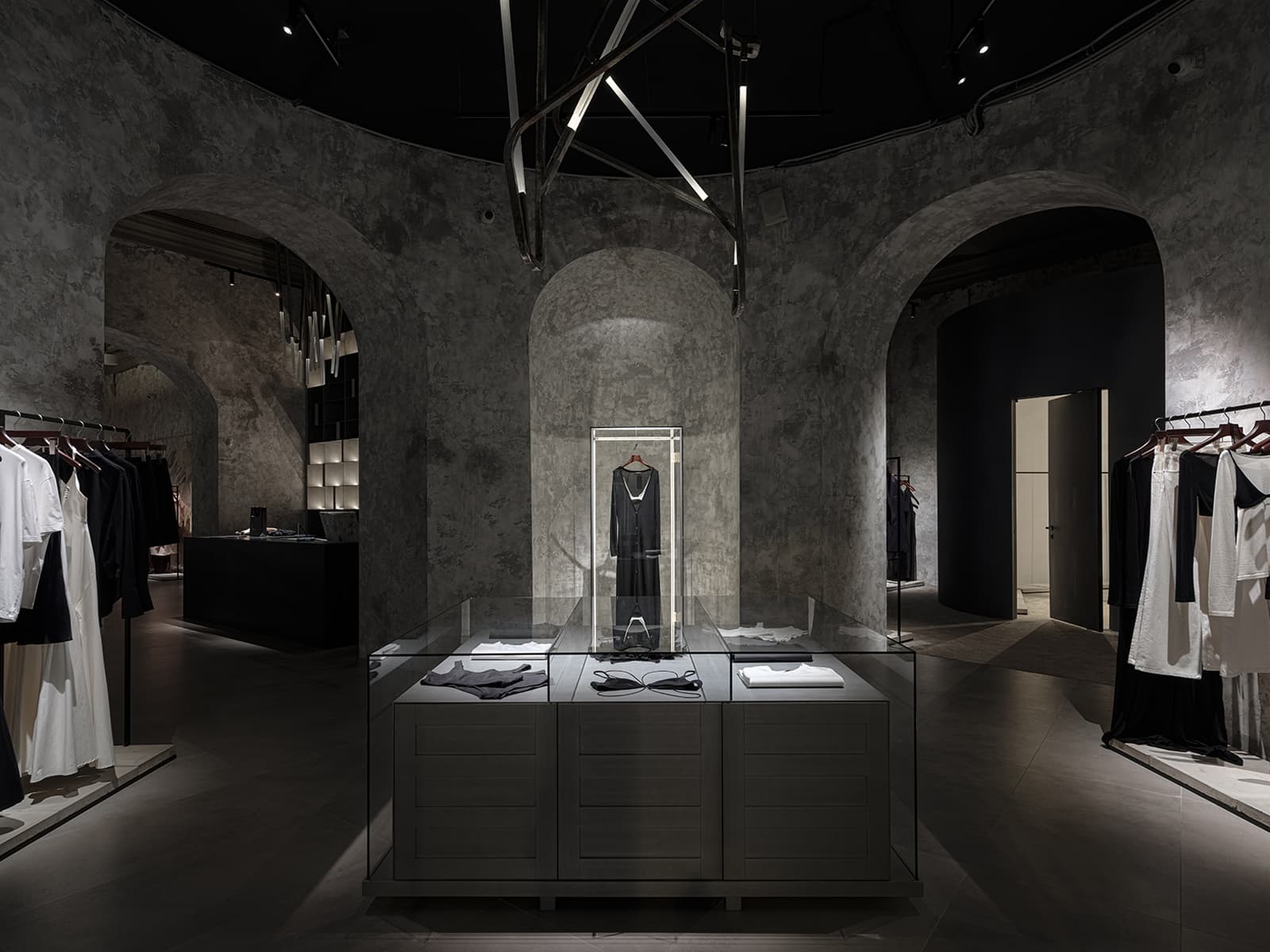 Таинственный дух итальянских палаццо в бутике одежды — проект Валерии Гореловой и бюро The VIEW