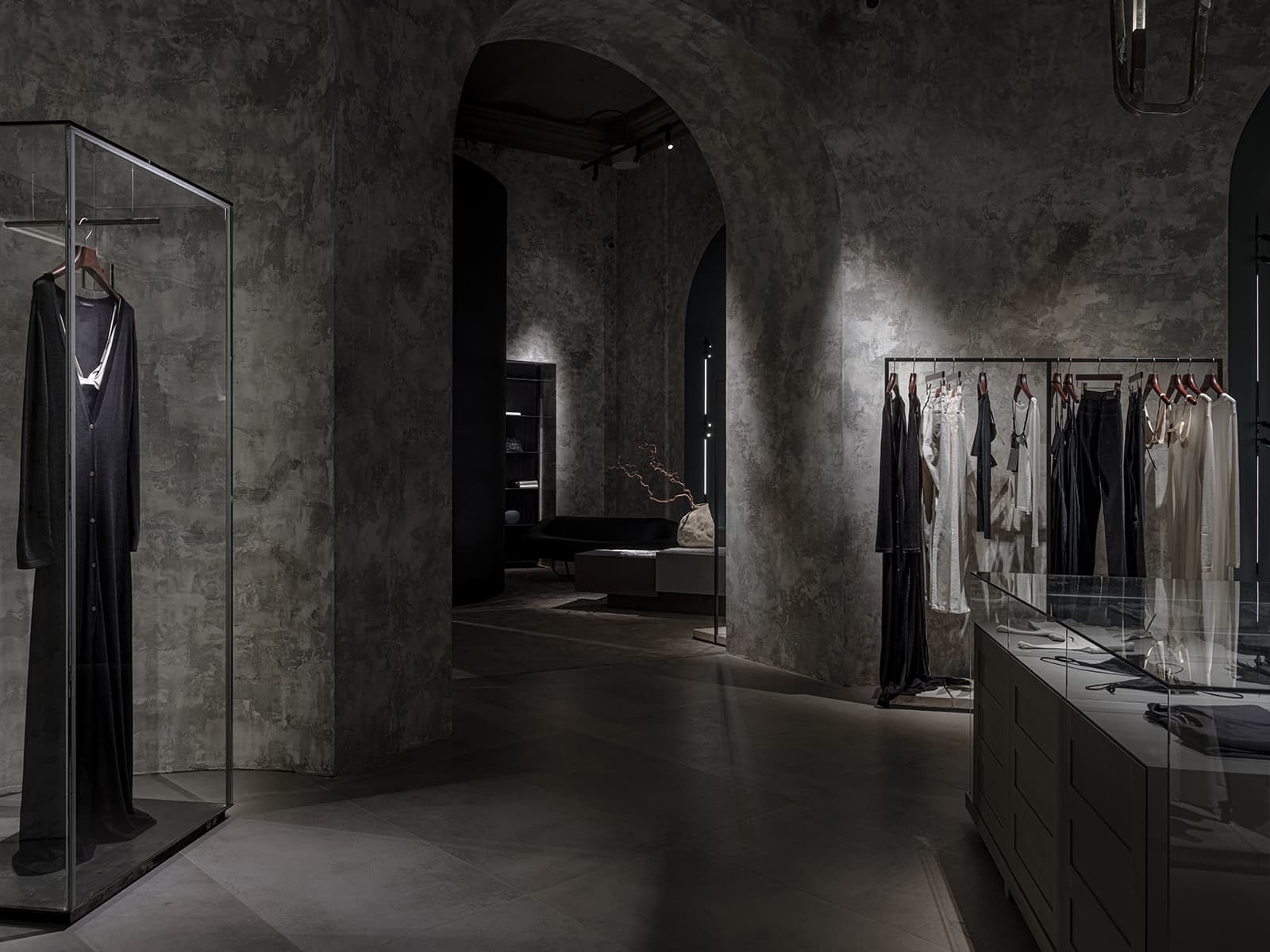 Таинственный дух итальянских палаццо в бутике одежды — проект Валерии Гореловой и бюро The VIEW