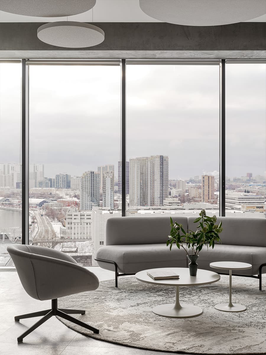 Уютный интерьер офиса современного техно-гиганта — проект дизайн-бюро N°11