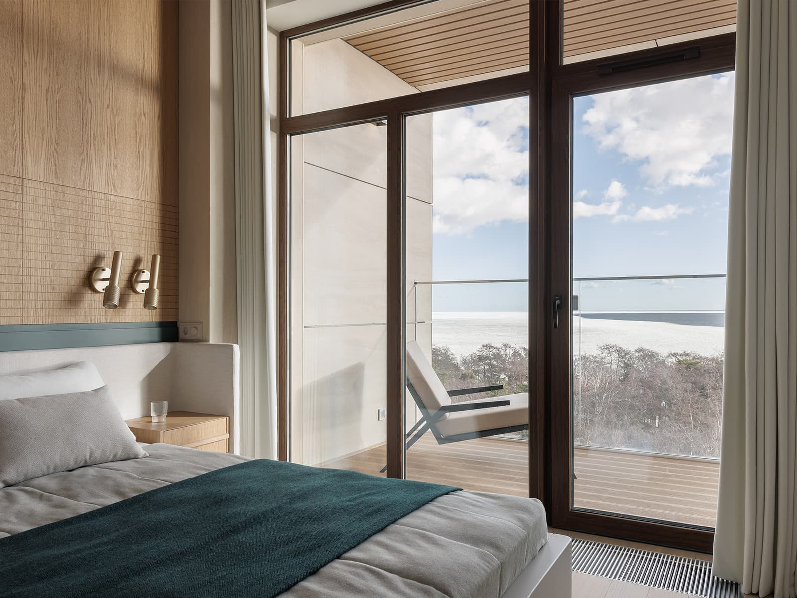 Наполненный теплом интерьер квартиры на берегу Финского залива — проект Background Studio