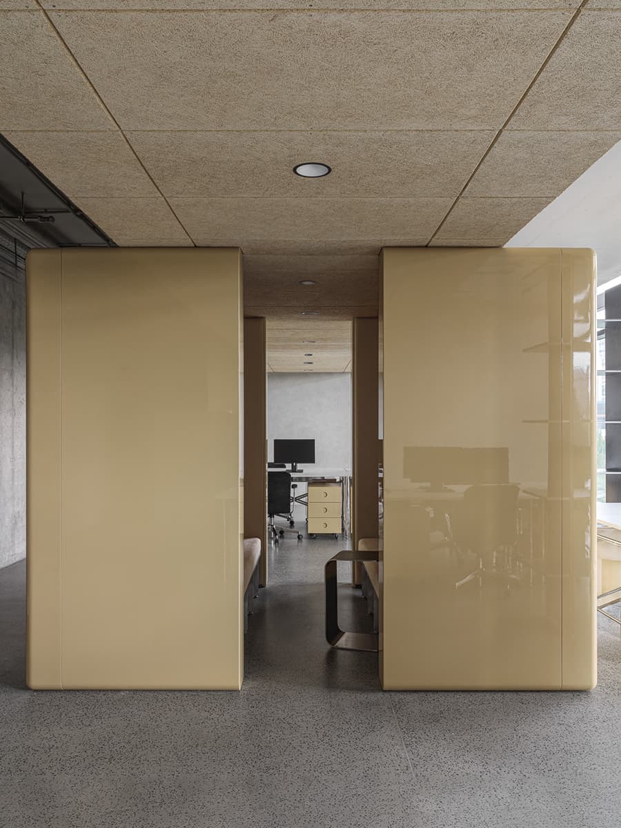 Бетон, фанера и глянцевые фасады мебели в интерьере московского офиса — проект бюро .dpt