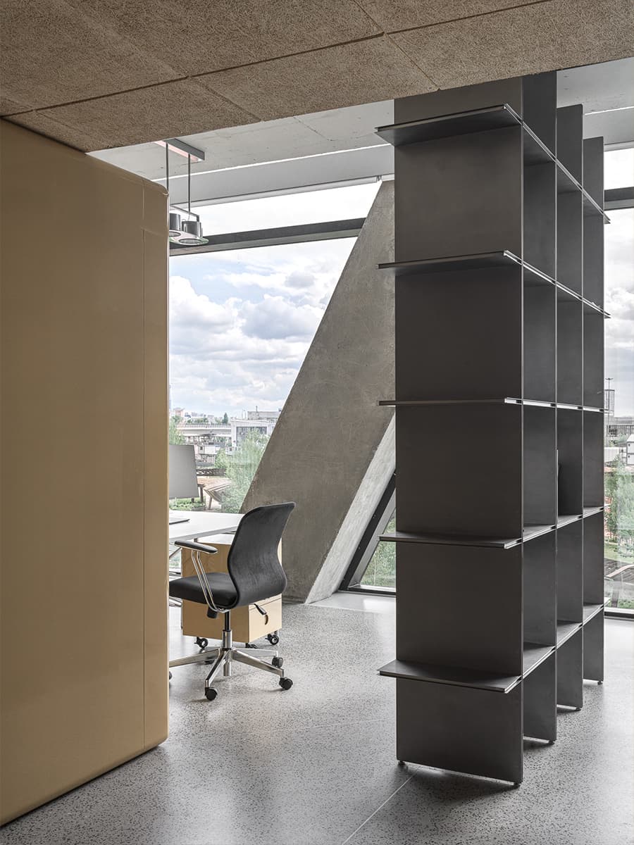 Бетон, фанера и глянцевые фасады мебели в интерьере московского офиса — проект бюро .dpt