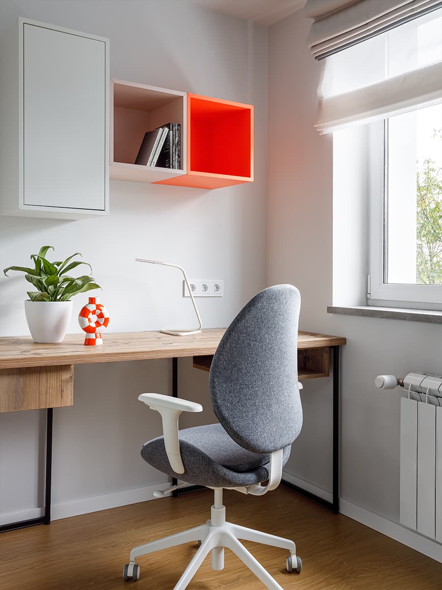 Оттенки синего, кораллового и бирюзового в квартире для семьи моряка — проект студии Rыба Дизайн w3