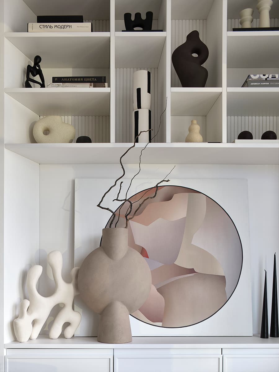 Медитативный теплый интерьер квартиры в шумной столице — проект студии DESIGN IS FINE