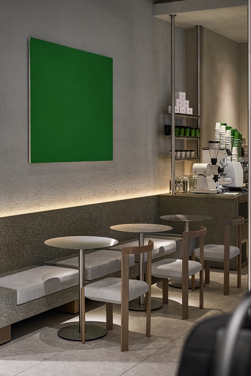 Лаймовый цвет и немного металла в интерьере компактного кафе — проект студии ZeWorkroom